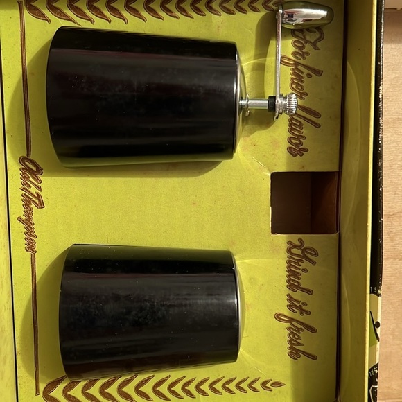 Olde Thompson Pepper Mill & Salt Shaker - Picture 3 of 9